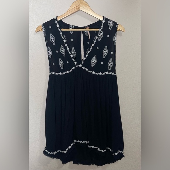 Free People Black Diamond Embroidered Sleeveless Tunic Top Size  XS - Picture 2 of 11